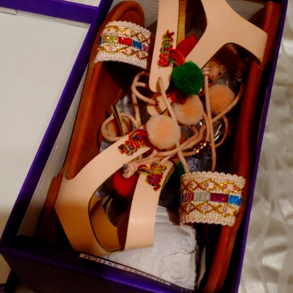 Top Moda Blush Lace Pom Pom Sandals - Picture 6 of 6